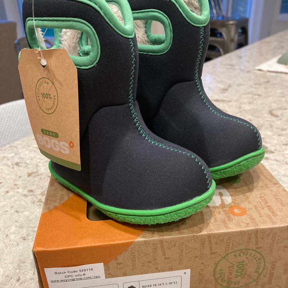 Baby Bogs winter boots. NWT